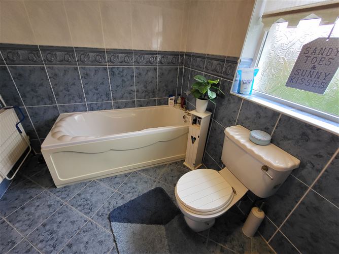 14 Sliabh View, Mohill, Leitrim