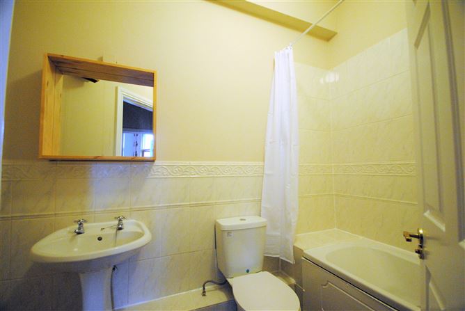 35 The Pine, Winter Garden, Pearse Street, South City Centre, Dublin 2