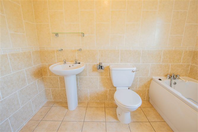 3 Cois Caisleán,, Delvin, Westmeath