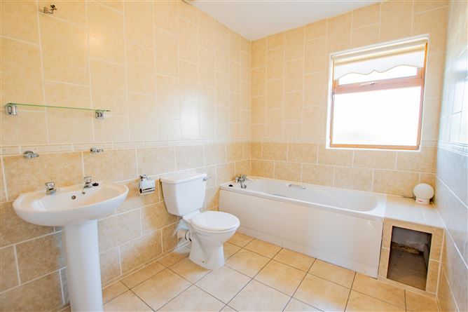 3 Cois Caisleán,, Delvin, Westmeath