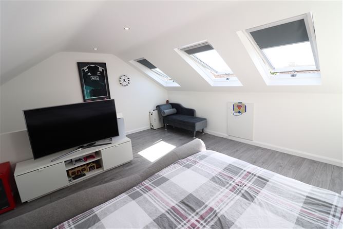 https://photos-a.propertyimages.ie/media/3/8/8/4925883/b0efa273-0962-4d47-be16-63d54198ebe6_l.jpg
