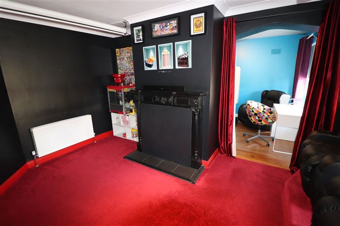 https://photos-a.propertyimages.ie/media/3/8/8/4925883/b0efa273-0962-4d47-be16-63d54198ebe6_l.jpg
