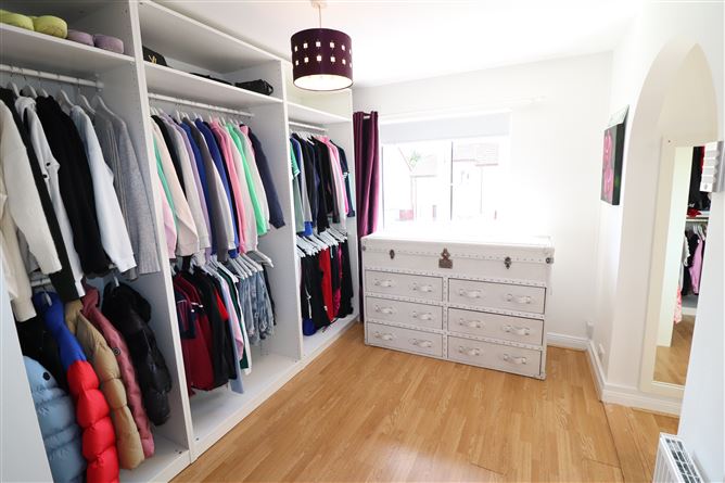 https://photos-a.propertyimages.ie/media/3/8/8/4925883/b0efa273-0962-4d47-be16-63d54198ebe6_l.jpg