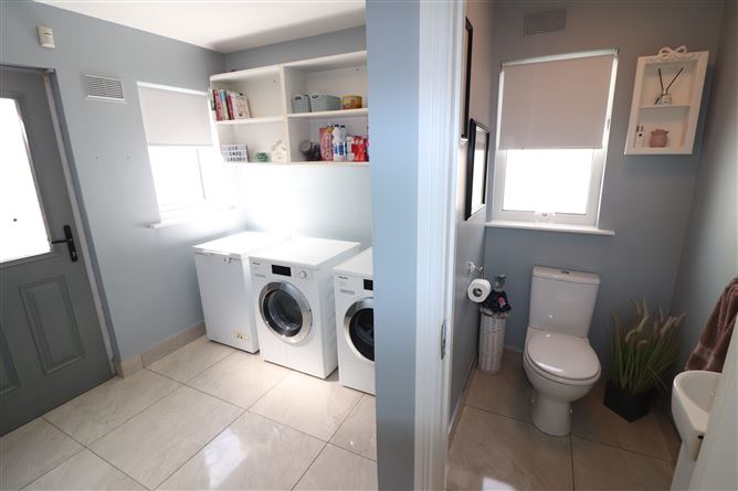 https://photos-a.propertyimages.ie/media/3/8/8/4925883/b0efa273-0962-4d47-be16-63d54198ebe6_l.jpg