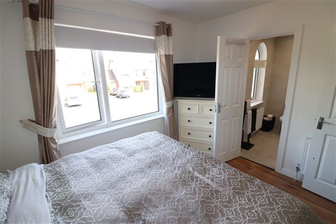 https://photos-a.propertyimages.ie/media/3/8/8/4925883/b0efa273-0962-4d47-be16-63d54198ebe6_l.jpg