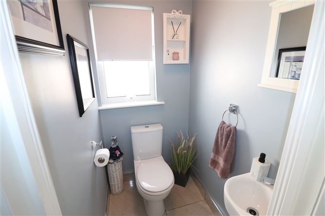 https://photos-a.propertyimages.ie/media/3/8/8/4925883/b0efa273-0962-4d47-be16-63d54198ebe6_l.jpg