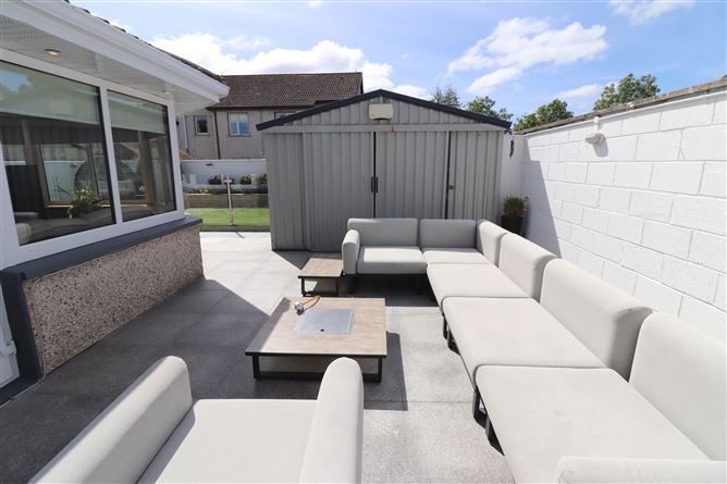 https://photos-a.propertyimages.ie/media/3/8/8/4925883/b0efa273-0962-4d47-be16-63d54198ebe6_l.jpg