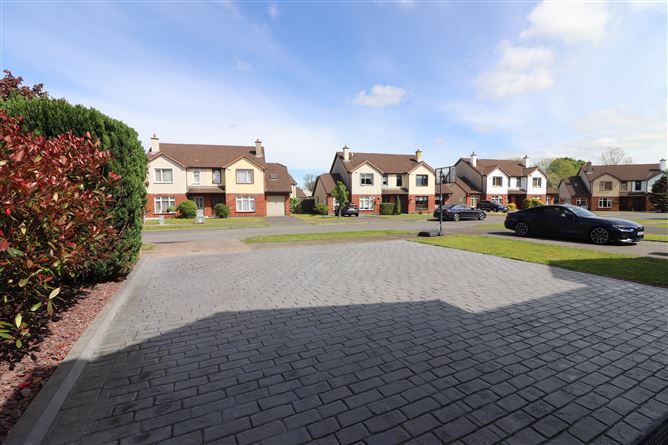 https://photos-a.propertyimages.ie/media/3/8/8/4925883/b0efa273-0962-4d47-be16-63d54198ebe6_l.jpg