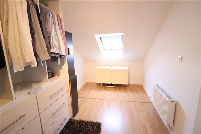 https://photos-a.propertyimages.ie/media/3/8/8/4925883/b0efa273-0962-4d47-be16-63d54198ebe6_l.jpg