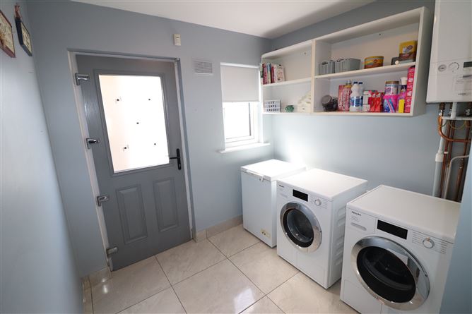https://photos-a.propertyimages.ie/media/3/8/8/4925883/b0efa273-0962-4d47-be16-63d54198ebe6_l.jpg