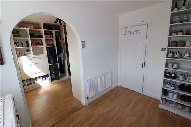 https://photos-a.propertyimages.ie/media/3/8/8/4925883/b0efa273-0962-4d47-be16-63d54198ebe6_l.jpg