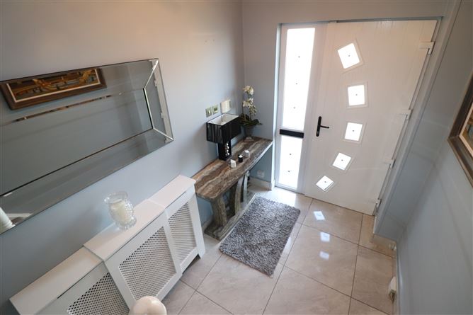 https://photos-a.propertyimages.ie/media/3/8/8/4925883/b0efa273-0962-4d47-be16-63d54198ebe6_l.jpg