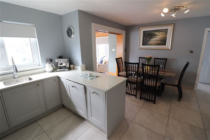 https://photos-a.propertyimages.ie/media/3/8/8/4925883/b0efa273-0962-4d47-be16-63d54198ebe6_l.jpg