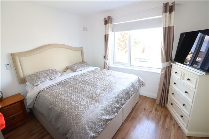 https://photos-a.propertyimages.ie/media/3/8/8/4925883/b0efa273-0962-4d47-be16-63d54198ebe6_l.jpg