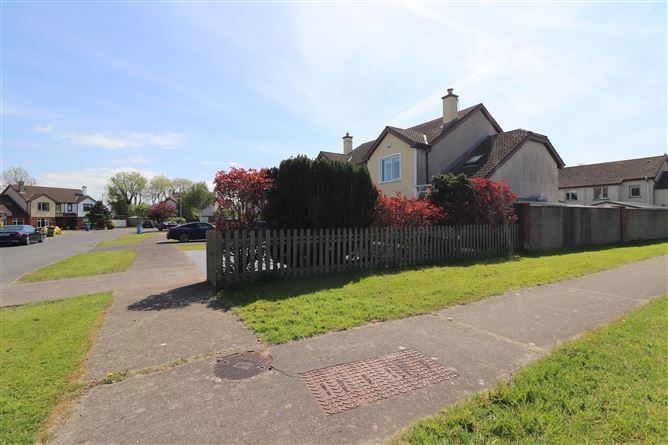 https://photos-a.propertyimages.ie/media/3/8/8/4925883/b0efa273-0962-4d47-be16-63d54198ebe6_l.jpg