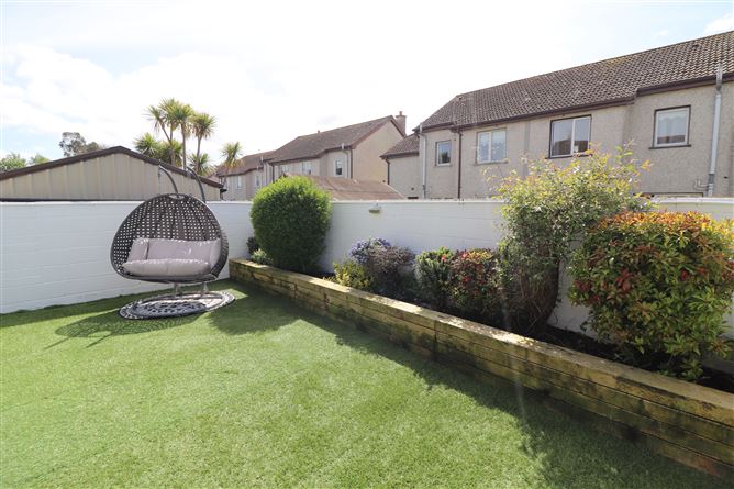 https://photos-a.propertyimages.ie/media/3/8/8/4925883/b0efa273-0962-4d47-be16-63d54198ebe6_l.jpg