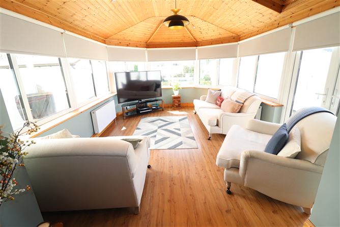 https://photos-a.propertyimages.ie/media/3/8/8/4925883/b0efa273-0962-4d47-be16-63d54198ebe6_l.jpg