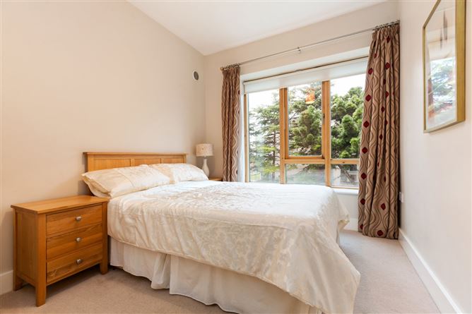 8 Leader Hall, Booterstown Avenue, Blackrock, Co. Dublin