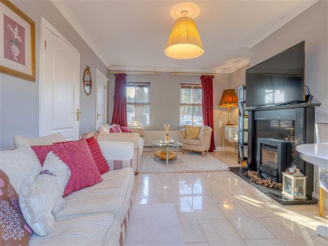33 The Green, Cnoc Na Greine, Kilcullen, Kildare
