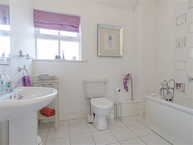 33 The Green, Cnoc Na Greine, Kilcullen, Kildare