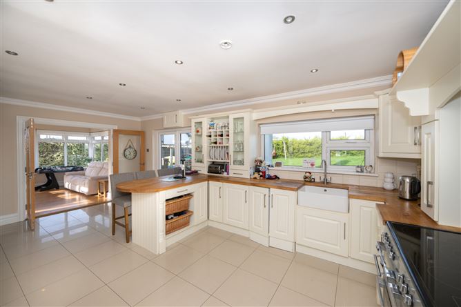 Willowbank, Piercestown, Whites Cross, Co. Cork