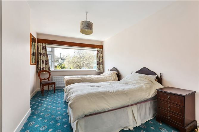https://photos-a.propertyimages.ie/media/3/9/0/4999093/d4679f96-2d7d-4937-a50d-0817e72ffdab_l.jpg