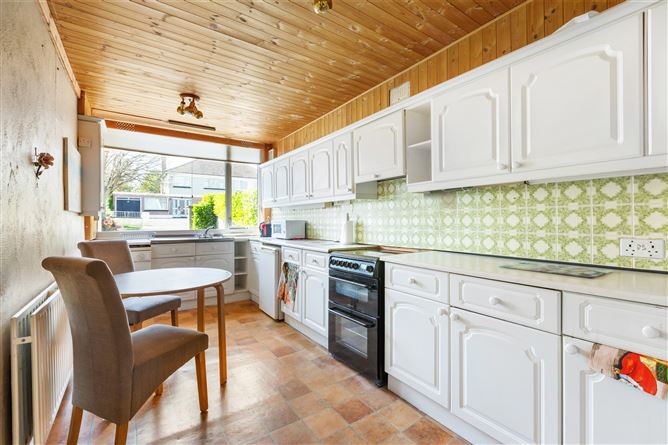 https://photos-a.propertyimages.ie/media/3/9/0/4999093/d4679f96-2d7d-4937-a50d-0817e72ffdab_l.jpg