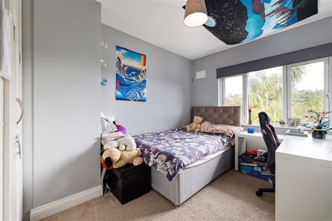 2 Glencairn Thicket, The Gallops, Leopardstown, Dublin 18