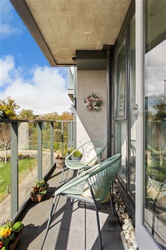 9 Larkspur Hall, Levmoss Park, The Gallops, Leopardstown, Dublin 18