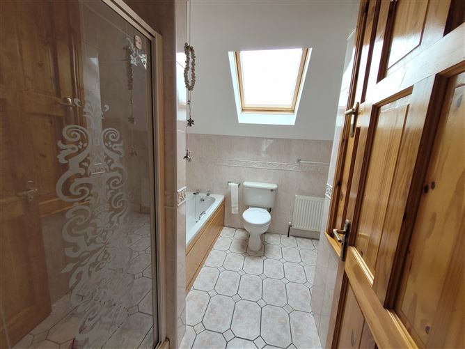 11 Sea View, Tullaghan, Leitrim