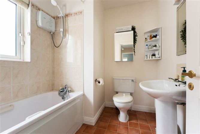 33 Woodstown Vale, Knocklyon, Dublin 16