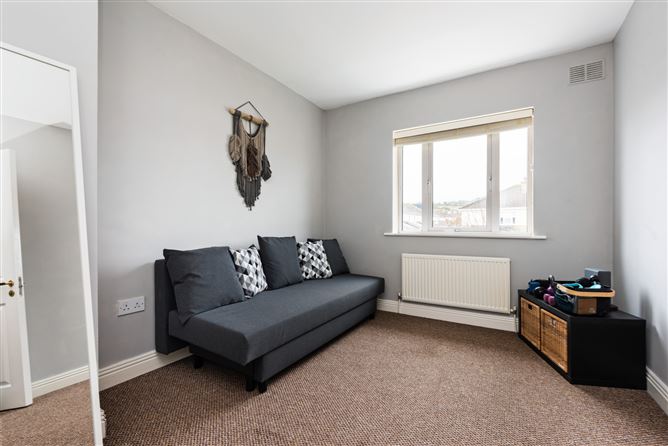 33 Woodstown Vale, Knocklyon, Dublin 16