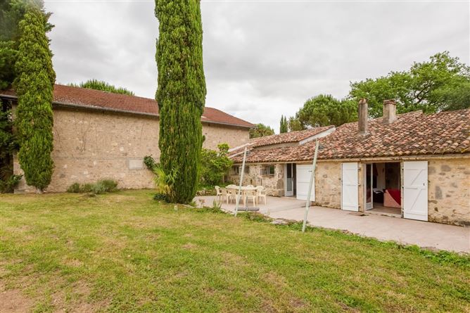 Rustic on Green,Fieux, Nouvelle-Aquitaine, France