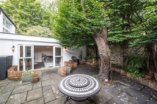 https://photos-a.propertyimages.ie/media/3/9/4/4954493/b315d083-5063-4b1e-8ea8-579730f807b5_l.jpg