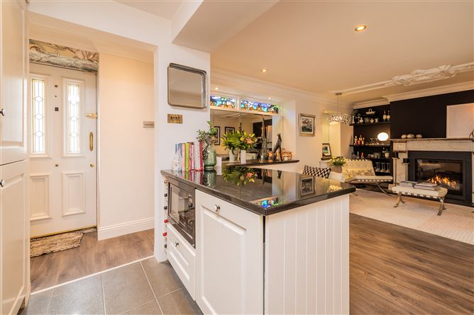 https://photos-a.propertyimages.ie/media/3/9/4/4954493/b315d083-5063-4b1e-8ea8-579730f807b5_l.jpg