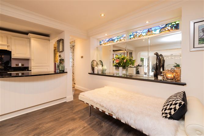 https://photos-a.propertyimages.ie/media/3/9/4/4954493/b315d083-5063-4b1e-8ea8-579730f807b5_l.jpg