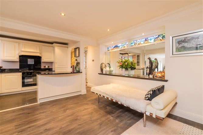 https://photos-a.propertyimages.ie/media/3/9/4/4954493/b315d083-5063-4b1e-8ea8-579730f807b5_l.jpg