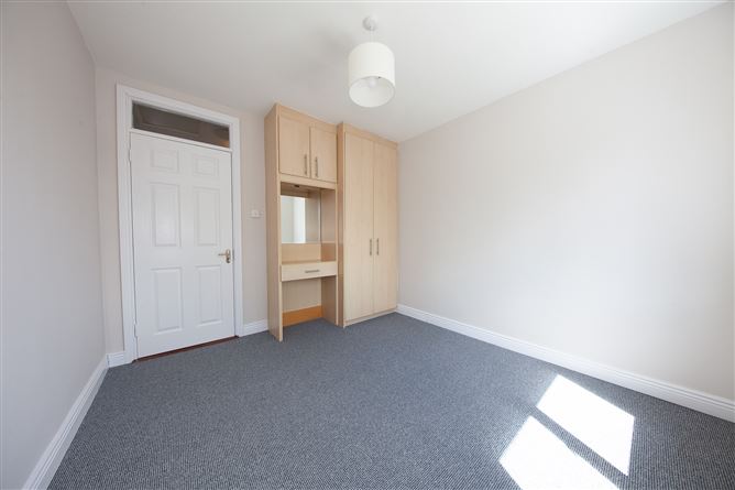 https://photos-a.propertyimages.ie/media/3/9/5/5017593/79a385c6-d970-4c7d-955f-3d7888e26f96_l.jpg