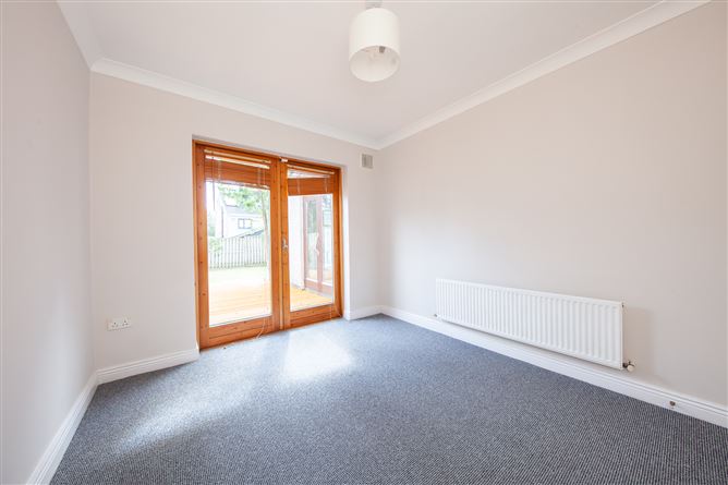 https://photos-a.propertyimages.ie/media/3/9/5/5017593/79a385c6-d970-4c7d-955f-3d7888e26f96_l.jpg