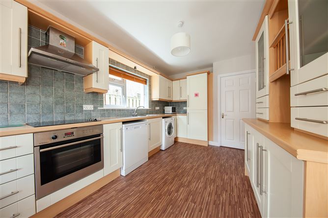 https://photos-a.propertyimages.ie/media/3/9/5/5017593/79a385c6-d970-4c7d-955f-3d7888e26f96_l.jpg