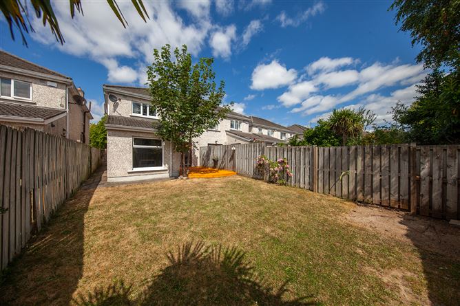https://photos-a.propertyimages.ie/media/3/9/5/5017593/79a385c6-d970-4c7d-955f-3d7888e26f96_l.jpg