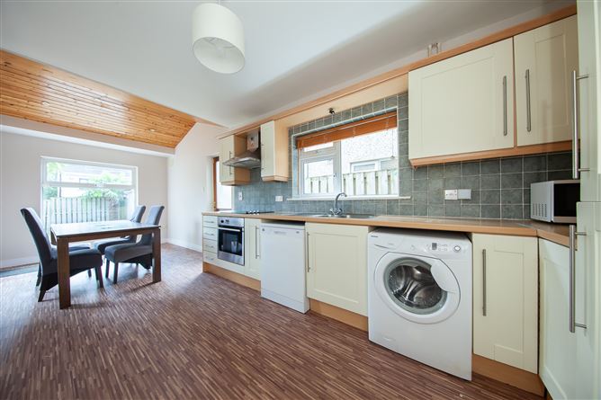 https://photos-a.propertyimages.ie/media/3/9/5/5017593/79a385c6-d970-4c7d-955f-3d7888e26f96_l.jpg