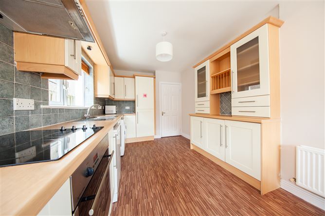https://photos-a.propertyimages.ie/media/3/9/5/5017593/79a385c6-d970-4c7d-955f-3d7888e26f96_l.jpg
