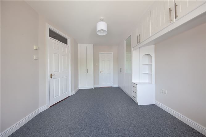 https://photos-a.propertyimages.ie/media/3/9/5/5017593/79a385c6-d970-4c7d-955f-3d7888e26f96_l.jpg