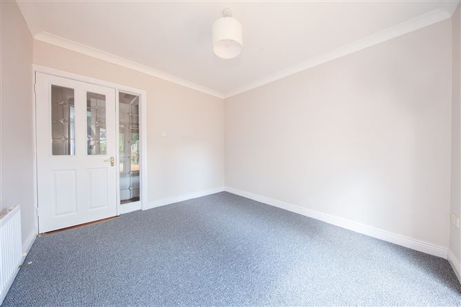 https://photos-a.propertyimages.ie/media/3/9/5/5017593/79a385c6-d970-4c7d-955f-3d7888e26f96_l.jpg