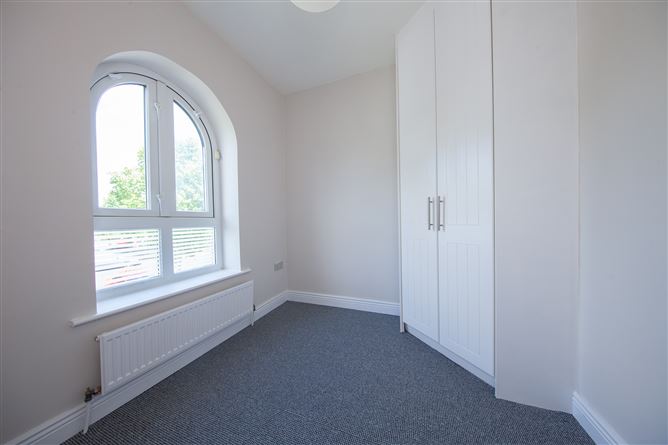 https://photos-a.propertyimages.ie/media/3/9/5/5017593/79a385c6-d970-4c7d-955f-3d7888e26f96_l.jpg