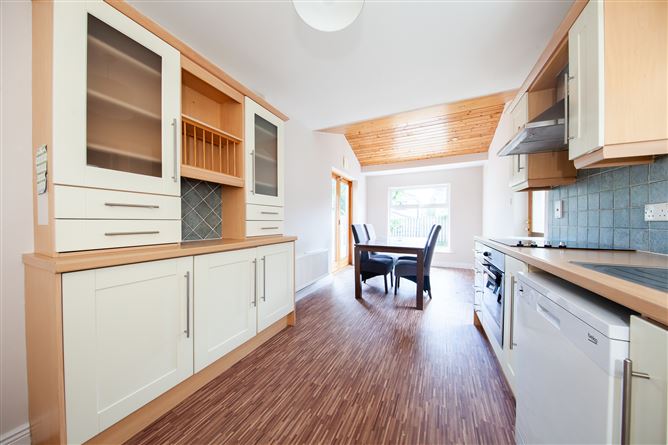 https://photos-a.propertyimages.ie/media/3/9/5/5017593/79a385c6-d970-4c7d-955f-3d7888e26f96_l.jpg