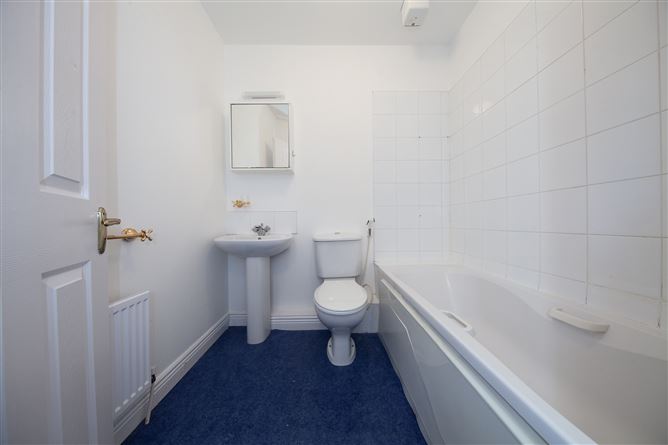 https://photos-a.propertyimages.ie/media/3/9/5/5017593/79a385c6-d970-4c7d-955f-3d7888e26f96_l.jpg