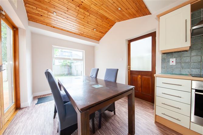 https://photos-a.propertyimages.ie/media/3/9/5/5017593/79a385c6-d970-4c7d-955f-3d7888e26f96_l.jpg