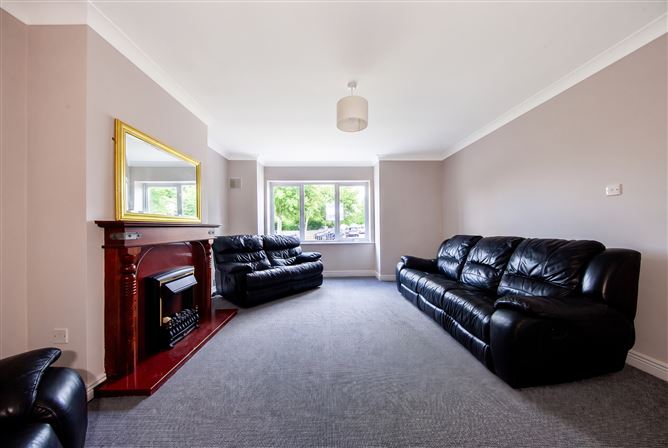 https://photos-a.propertyimages.ie/media/3/9/5/5017593/79a385c6-d970-4c7d-955f-3d7888e26f96_l.jpg
